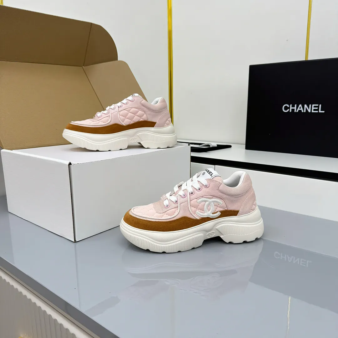 👟👟Ex-factory price 620👟👟 Chanel bread shoes ~ original calfskin panda shoes Chanel 25C latest hot style panda black and white sports shoes casual sneakers Xiaoxiang hot item classic black and white panda color coco girls must pay Fabric: original custom mixed sheepskin lining: original imported breathable mesh lining outsole: Original molded rubber + TPU combination Size: Women's 35-41